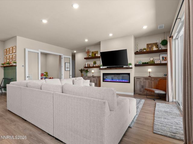 1227 Silver View Circle, Sparks, NV 89436