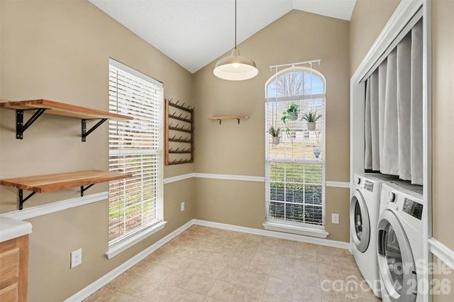 8414 Woodford Bridge Drive, Charlotte, NC 28216