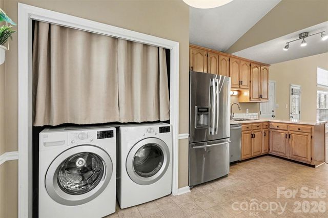 8414 Woodford Bridge Drive, Charlotte, NC 28216