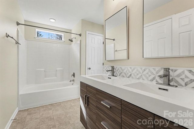 8414 Woodford Bridge Drive, Charlotte, NC 28216