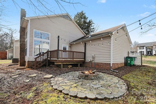 8414 Woodford Bridge Drive, Charlotte, NC 28216