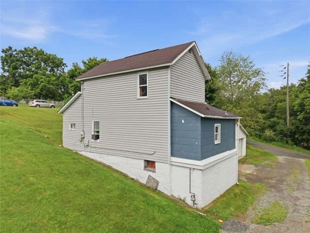 220 2nd St, W Leechburg, PA 15656