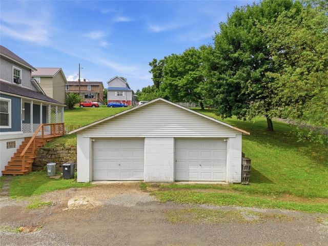 220 2nd St, W Leechburg, PA 15656