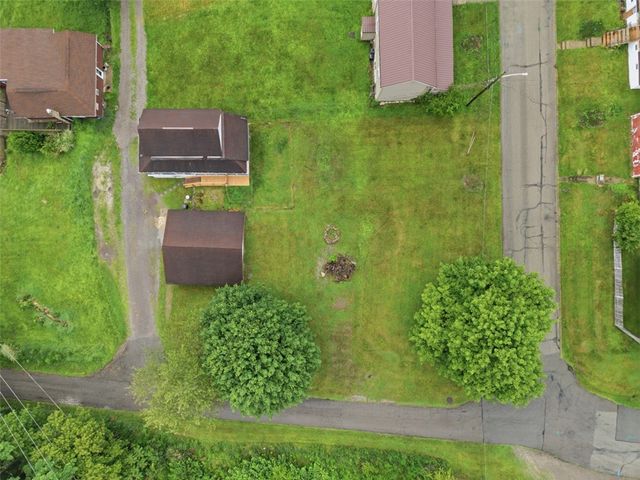 220 2nd St, W Leechburg, PA 15656