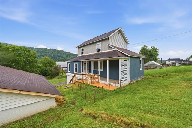 220 2nd St, W Leechburg, PA 15656
