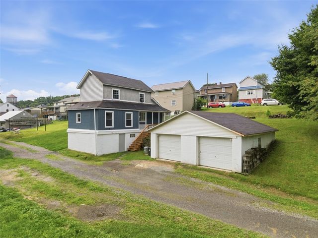 220 2nd St, W Leechburg, PA 15656