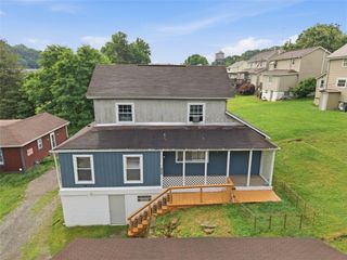 220 2nd St, W Leechburg, PA 15656