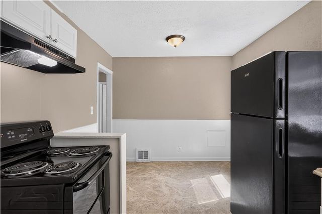 2218 S Overton Avenue, Independence, MO 64052