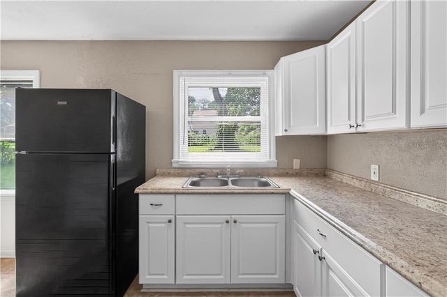 2218 S Overton Avenue, Independence, MO 64052