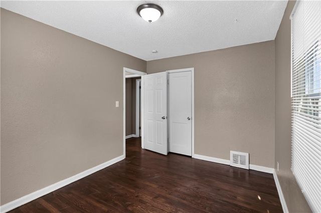 2218 S Overton Avenue, Independence, MO 64052