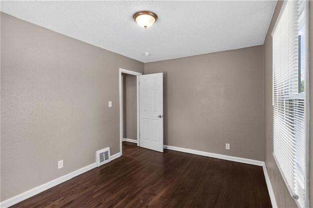 2218 S Overton Avenue, Independence, MO 64052