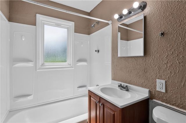 2218 S Overton Avenue, Independence, MO 64052