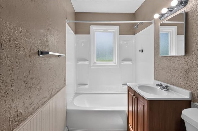 2218 S Overton Avenue, Independence, MO 64052