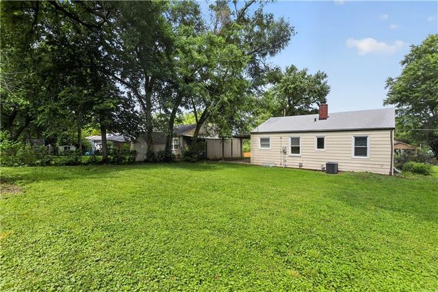2218 S Overton Avenue, Independence, MO 64052
