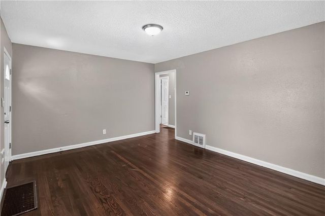 2218 S Overton Avenue, Independence, MO 64052