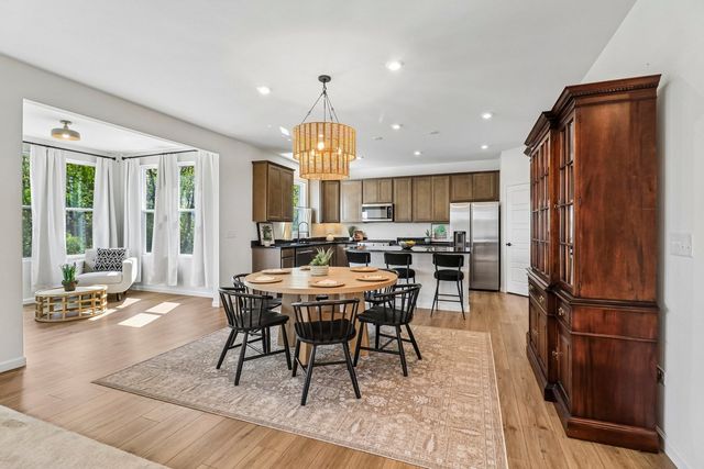 8 Liam Court, Algonquin, IL 60102