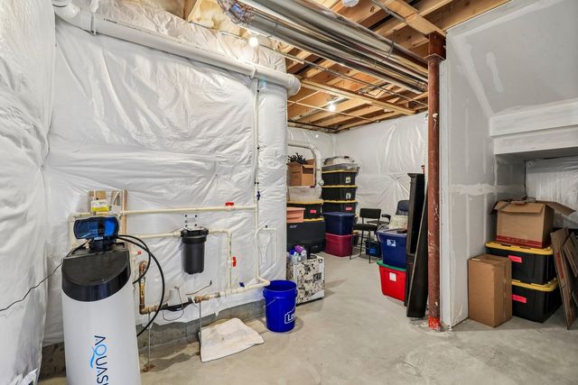 8 Liam Court, Algonquin, IL 60102