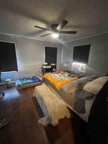 105 N Carver Street, Edna, TX 77957