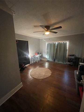 105 N Carver Street, Edna, TX 77957