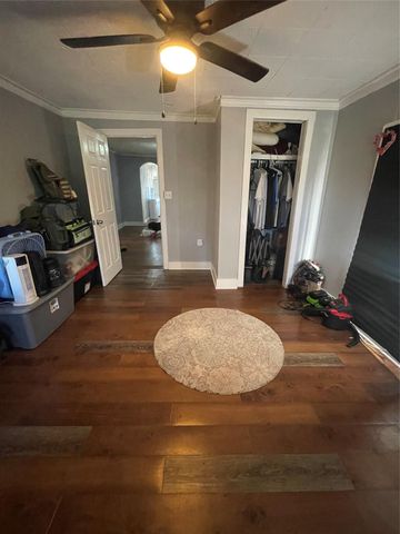 105 N Carver Street, Edna, TX 77957