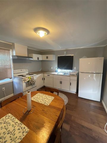 105 N Carver Street, Edna, TX 77957