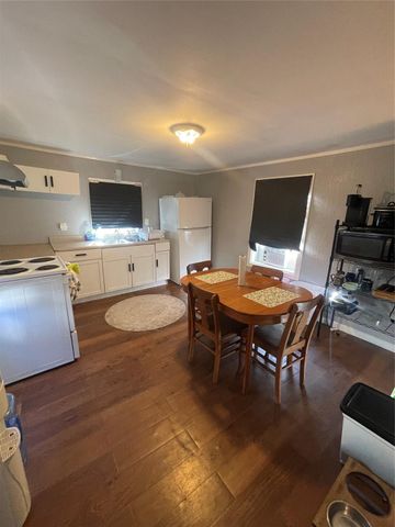 105 N Carver Street, Edna, TX 77957