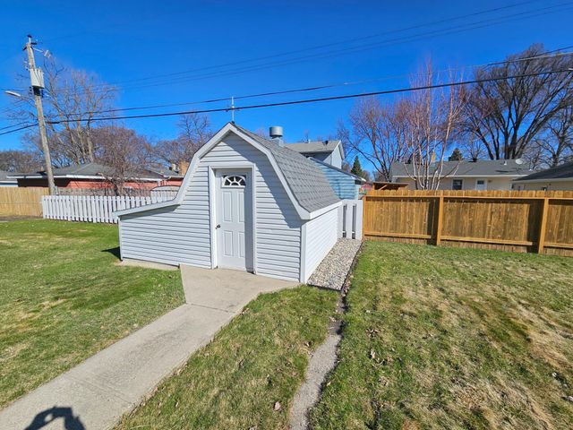 213 23rd Avenue N, Fargo, ND 58102