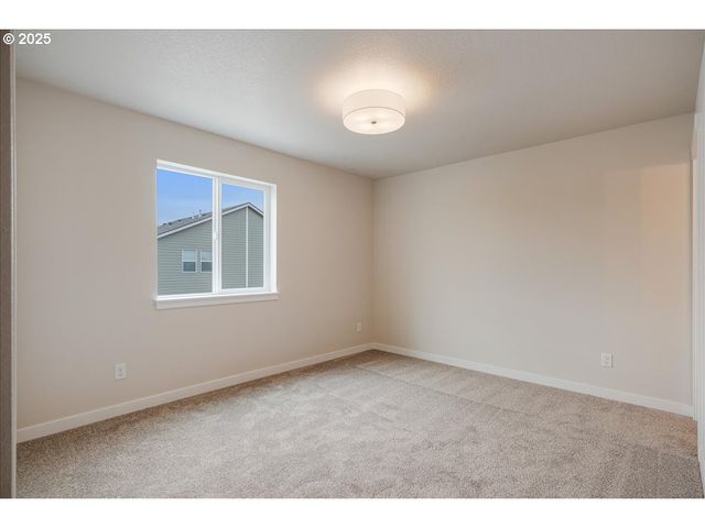 353 Se Kitzmiller Dr, Dallas, OR 97338