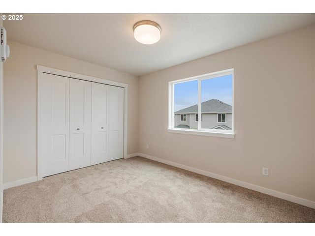 353 Se Kitzmiller Dr, Dallas, OR 97338