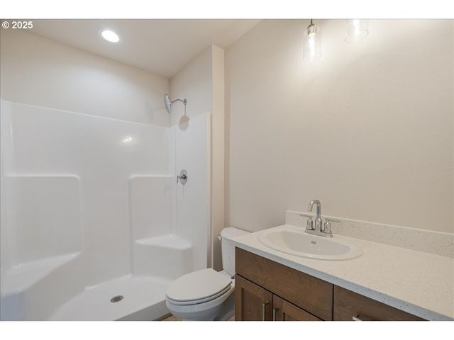 353 Se Kitzmiller Dr, Dallas, OR 97338