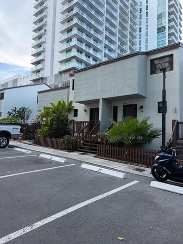 1901 S River Drive 22C, Miami, FL 33125