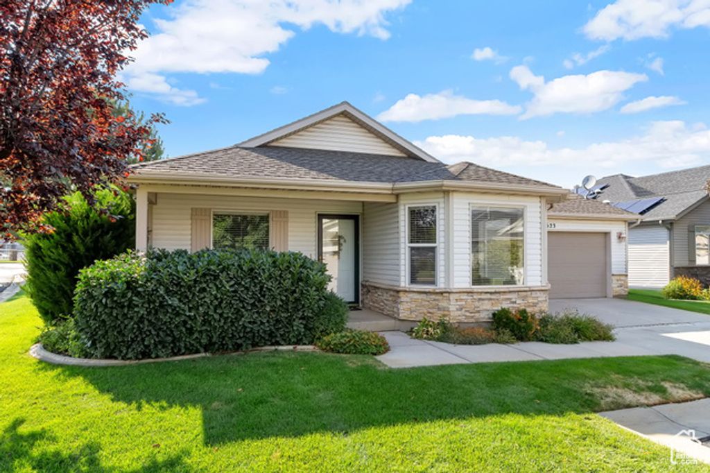 4623 S BLOSSOM GLN, Roy, UT 84067