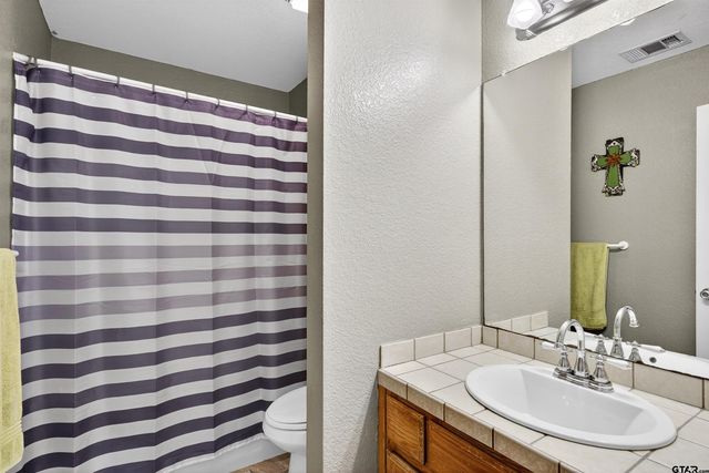 110 Memorial Drive, Gun Barrel City, TX 75156