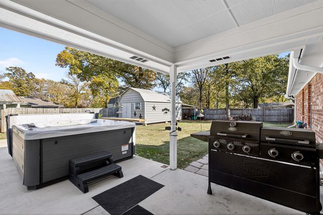 110 Memorial Drive, Gun Barrel City, TX 75156