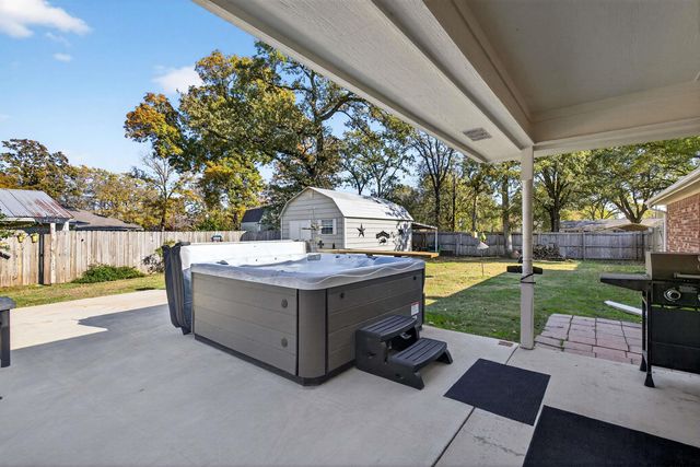 110 Memorial Drive, Gun Barrel City, TX 75156