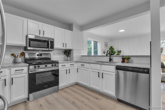 1264 Jay Street, Waterford, MI 48327
