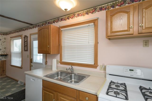 868 Saul Drive, Hubbard, OH 44425