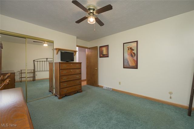 868 Saul Drive, Hubbard, OH 44425