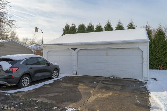 868 Saul Drive, Hubbard, OH 44425