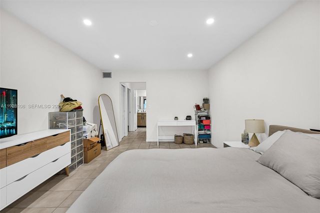 4020 N Hills Dr 29, Hollywood, FL 33021