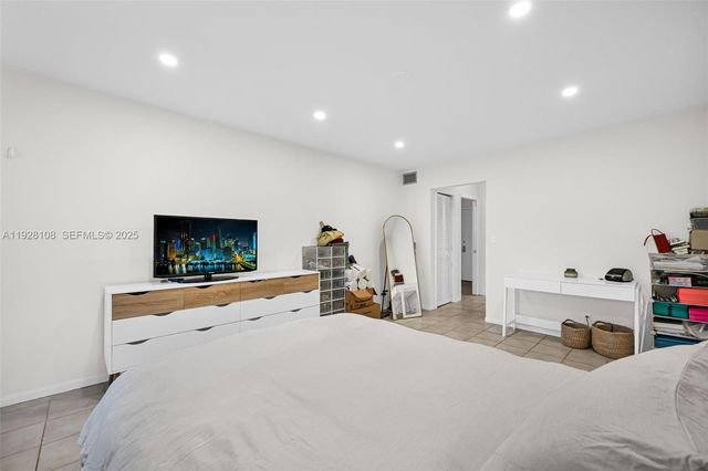 4020 N Hills Dr 29, Hollywood, FL 33021