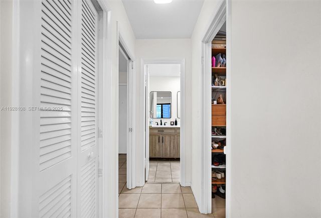 4020 N Hills Dr 29, Hollywood, FL 33021