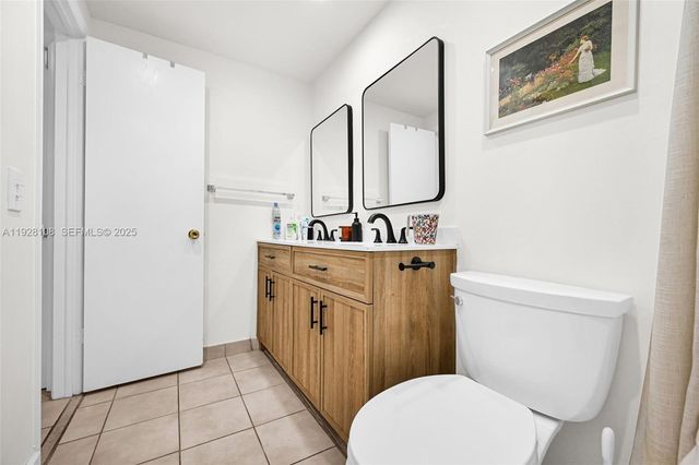 4020 N Hills Dr 29, Hollywood, FL 33021