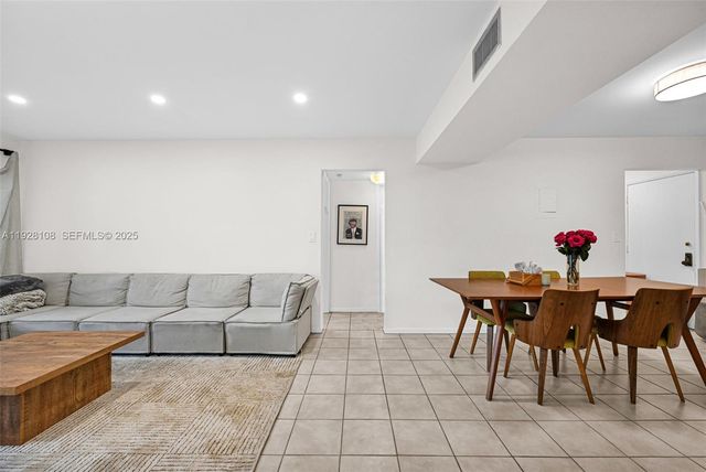 4020 N Hills Dr 29, Hollywood, FL 33021