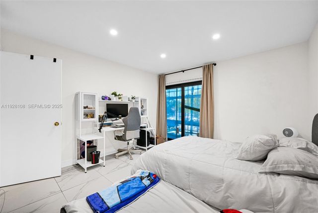 4020 N Hills Dr 29, Hollywood, FL 33021