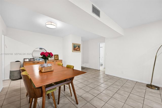 4020 N Hills Dr 29, Hollywood, FL 33021