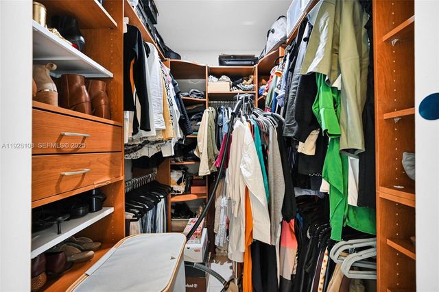 4020 N Hills Dr 29, Hollywood, FL 33021