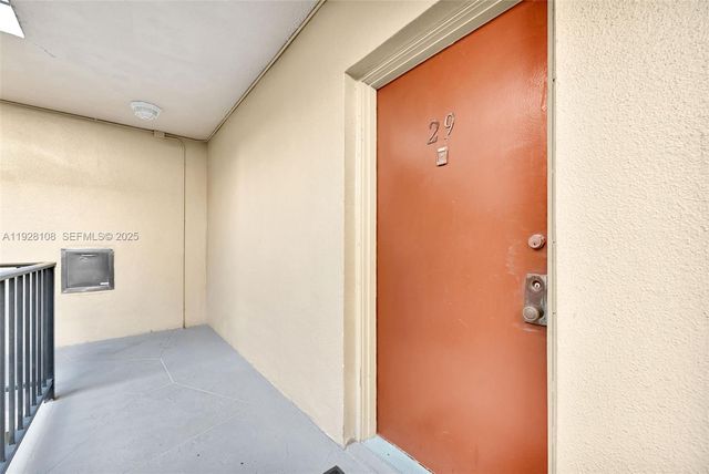 4020 N Hills Dr 29, Hollywood, FL 33021