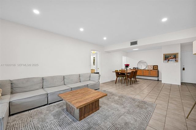 4020 N Hills Dr 29, Hollywood, FL 33021