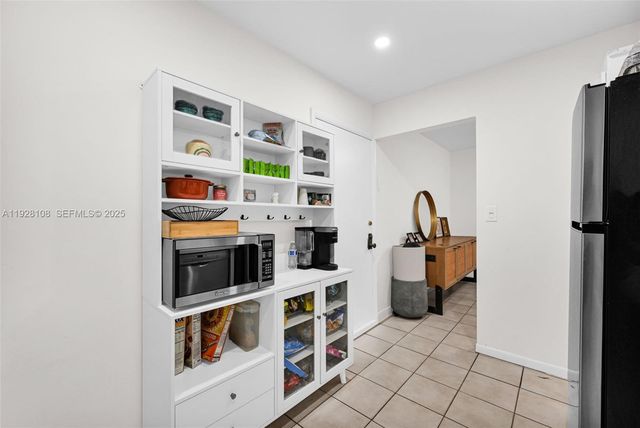 4020 N Hills Dr 29, Hollywood, FL 33021